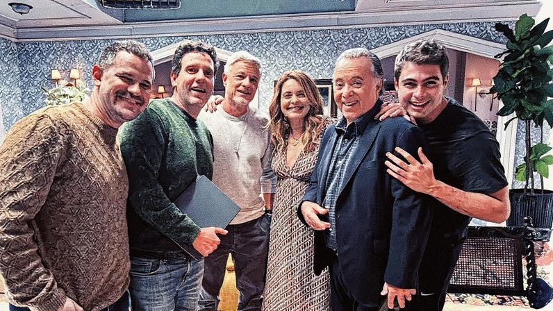 Tony Ramos retoma gravações de 'Dona' e diretor destaca sua energia renovada