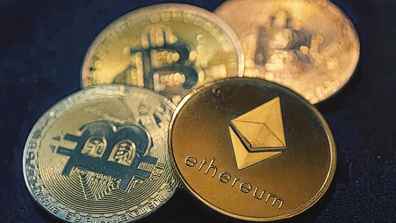 Bitcoin atinge recorde histórico enquanto ether se aproxima de nova máxima