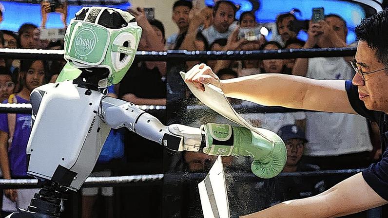 Desafios e inovações marcam o crescimento da indústria de robótica na China Robôs humanoides da Unitree Robotics competem em uma luta de boxe durante a Conferência Mundial de Robôs de 2025 (WRC) no Centro Internacional de Convenções e Exposições Beiren Yichuang em Pequim, China, em 10 de agosto de 2025. (Foto: Cui Jun | Visual China Group | Getty Images)
