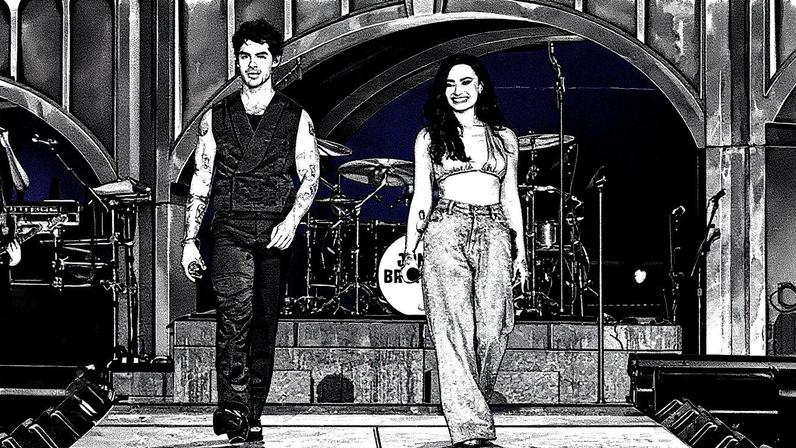Demi Lovato e Joe Jonas relembram clássicos de 'Camp Rock' na turnê dos Jonas Brothers Ex-namorados Demi Lovato e Joe Jonas se reuniram para alguns clássicos de 'Camp Rock' na abertura da turnê de 20 anos dos Jonas Brothers no domingo (8 de agosto). (Foto: Reprodução)