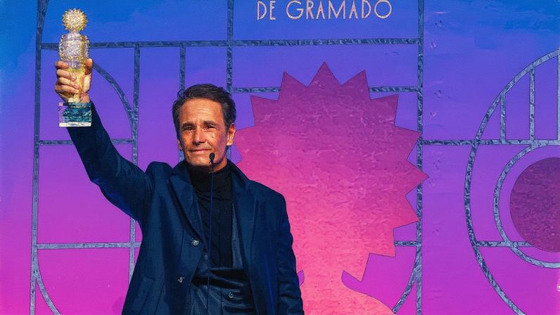 Rodrigo Santoro é homenageado com Kikito de Cristal no Festival de Gramado