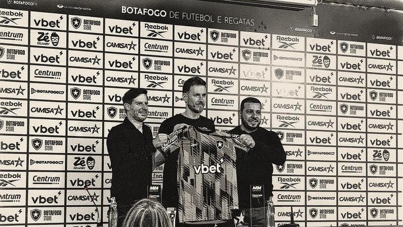 Botafogo anuncia Neto como novo goleiro da equipe para a temporada