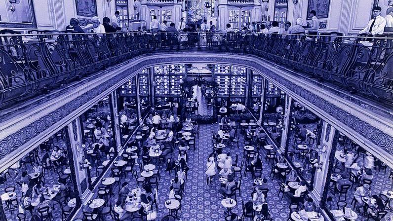 Confeitaria Colombo encanta turistas, mas é alvo de críticas por preços altos