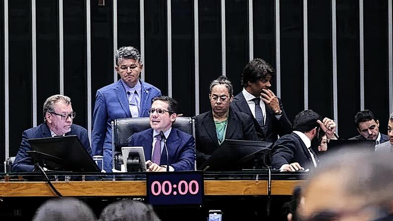 Câmara cria comissão para debater proposta contra adultização de crianças