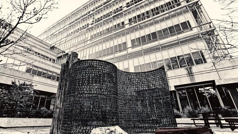 Artista leiloa solução de enigma da CIA e pode arrecadar até R$ 2,7 milhões
