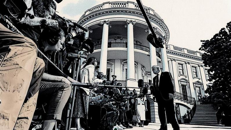 O presidente Donald Trump fala com repórteres antes de deixar a Casa Branca (Foto: Chip Somodevilla/Getty Images via Bloomberg)