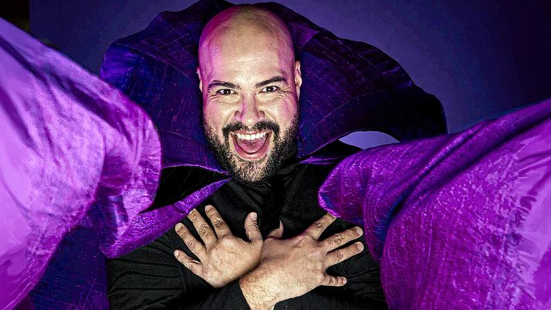 Tiago Abravanel estrela a peça 'Drácula - Um Terror de Comédia' no Teatro Bravos (Foto: Reprodução)
