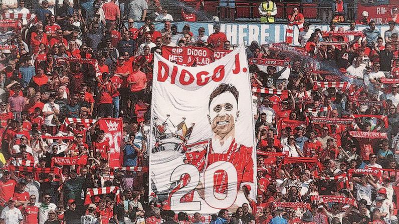 Diogo Jota foi homenageado pelo Liverpool na Supercopa da Inglaterra (Foto: John Walton/PA Images via Getty Images)