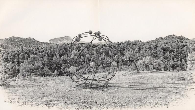 Galeria atrai colecionadores para trilha de esculturas em região abandonada da Espanha